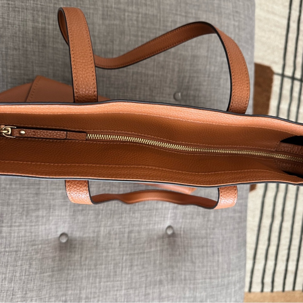 Marc Jacobs Cognac Leather Pebble Tote with Gold Hardware - Picture 4 of 6